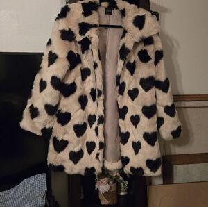 Cliche Faux Fur White with Black hearts 🖤